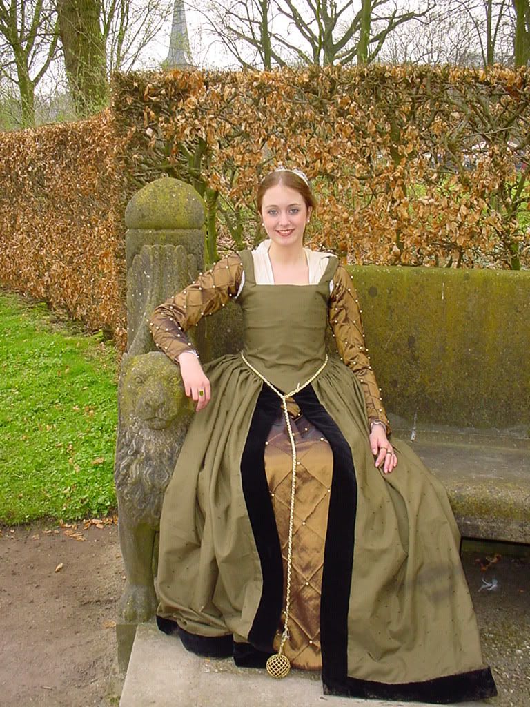 Green And Yellow Gold Renaissance Dressgown Photo By Xmrsdanifilth Photobucket